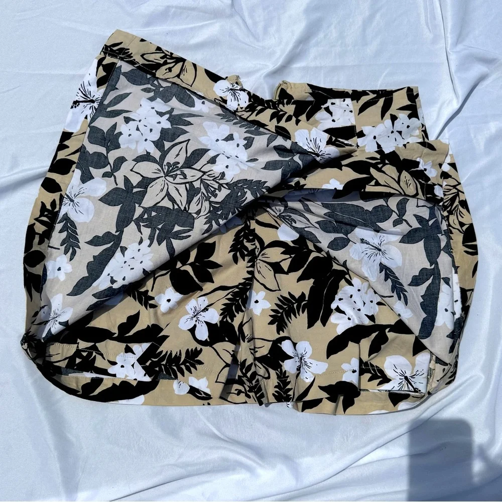(10) WHITE STAG Fun Well-Made Stretch Black Tan & White Skort